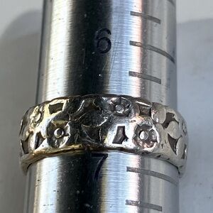 Vintage Uncas sterling silver floral band ring